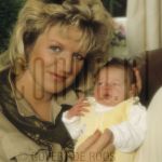 19-11-1985 Anita Meijer at home with baby.

[keywords]Posed, Headshot, Eyecontact, Smiling, Singer, Baby[/keywords]